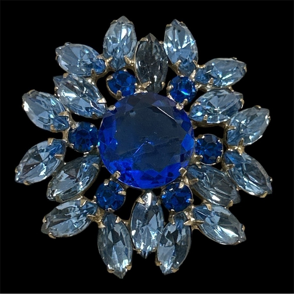 Vintage Sapphire Blue Crystal Rhinestone Flower Pin Brooch